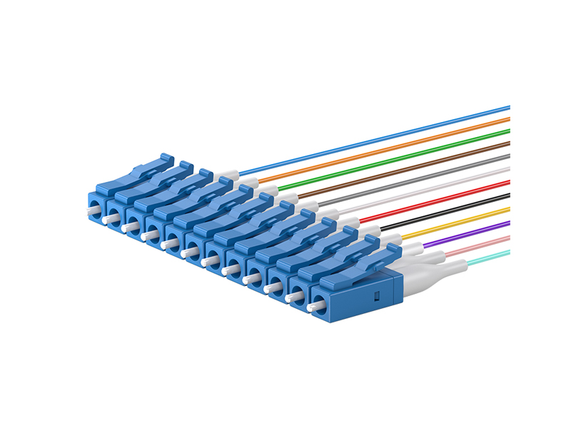 MPO/APC (macho) a LC/UPC SM (modo &uacute;nico) Cables de conexi&oacute;n en abanico MPO/MTP de 12 n&uacute;cleos de 0,9 mm