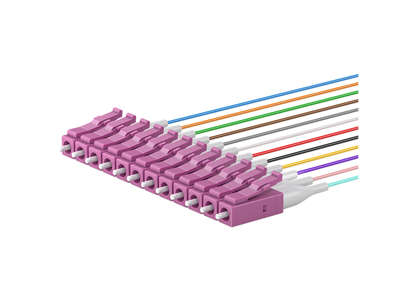 MPO/APC (macho) a LC/UPC OM4 12 n&uacute;cleos MPO/MTP Cables de conexi&oacute;n en abanico de 0,9 mm