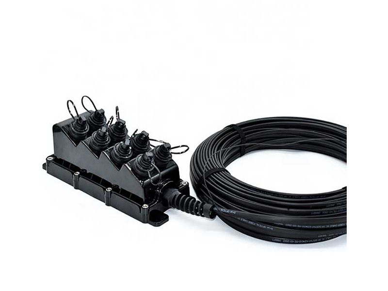 Terminal de servicio multipuerto de 8 puertos con cable alimentador de 8 fibras preterminado, localizable o diel&eacute;ctrico, disponible de 50 a 2000 pies
