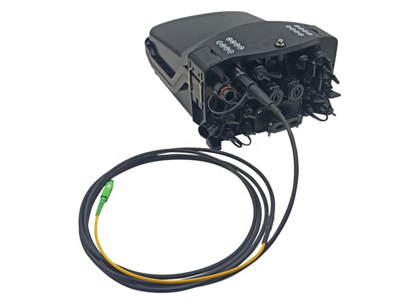 Caja de distribuci&oacute;n de fibra impermeable para exteriores de 16 n&uacute;cleos para montaje en pared con divisor micro PLC
